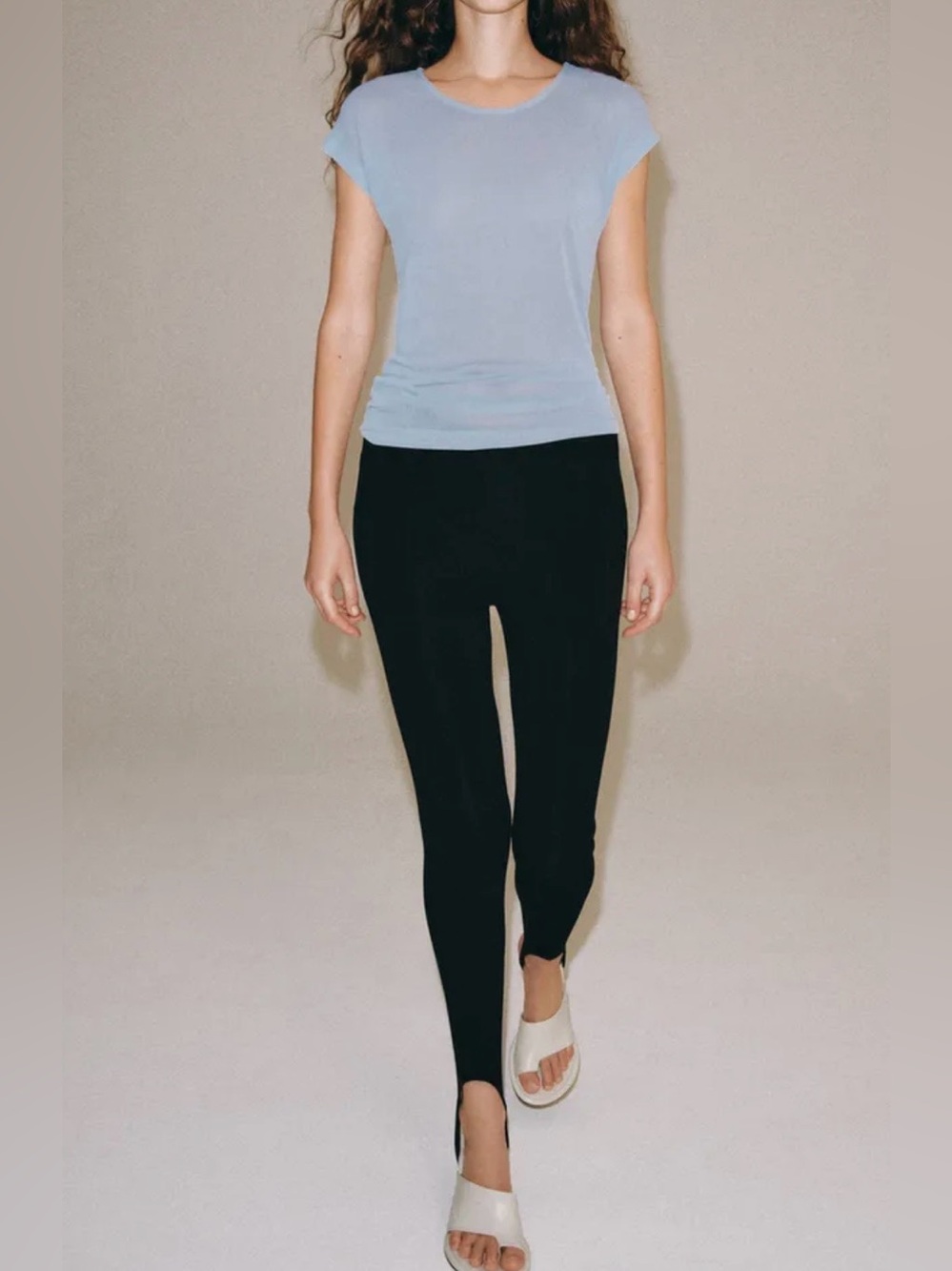 LIKE NEW SIZE S Zara Black High-Waist Stirrup Leggings with Sleek Fit